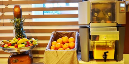Hotels am See - Liegewiese direkt am See - Gardasee - Verona - Mit unserem Extraktor können Sie ausgezeichnete Säfte mit frischen Orangen herstellen.  - Belfiore Park Hotel