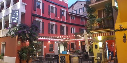 Hotels am See - Art des Seezugangs: öffentlicher Seezugang - Garda - Hotel Danieli la Castellana und Ristorante "da Orazia" - Hotel Danieli La Castellana