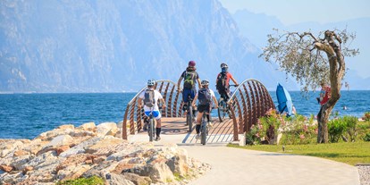 Hotels am See - Preisniveau: günstig - Gardasee - Walk and bike along the Brenzone lake Grda shore - Hotel Danieli La Castellana