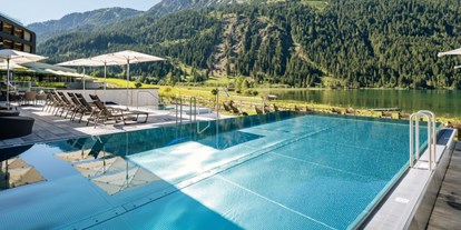 Hotels am See - Pools: Infinity Pool - Füssen - haldensee**** - Naturerlebnis und Wellnesshotel