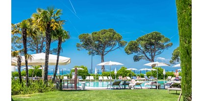Hotels am See - Pools: Innenpool - Gardasee - Verona - Freibad mit Seeblick - Hotel Corte Valier