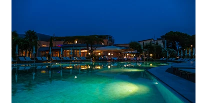 Hotels am See - Pools: Außenpool nicht beheizt - Aussen Abendessen - Hotel Corte Valier