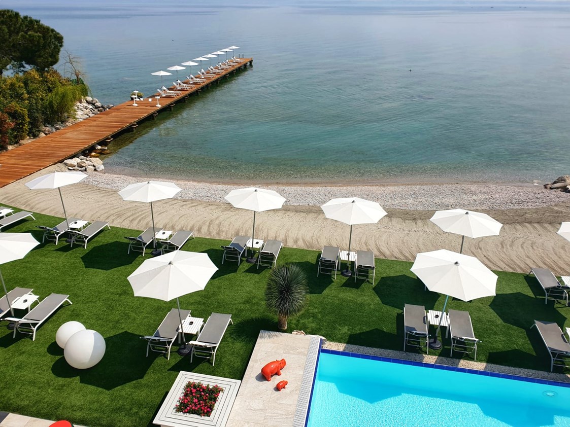 Urlaub am See: Spiaggia attrezzata e pontile esclusivo. - Hotel Ocelle Therme & Spa