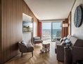 Urlaub am See: living in suite. - Hotel Ocelle Therme & Spa