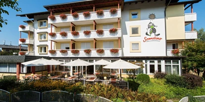 Hotels am See - Verpflegung: Frühstück - Außenansicht Kinderhotel Sonnelino - Baby + Kinderhotel Sonnelino