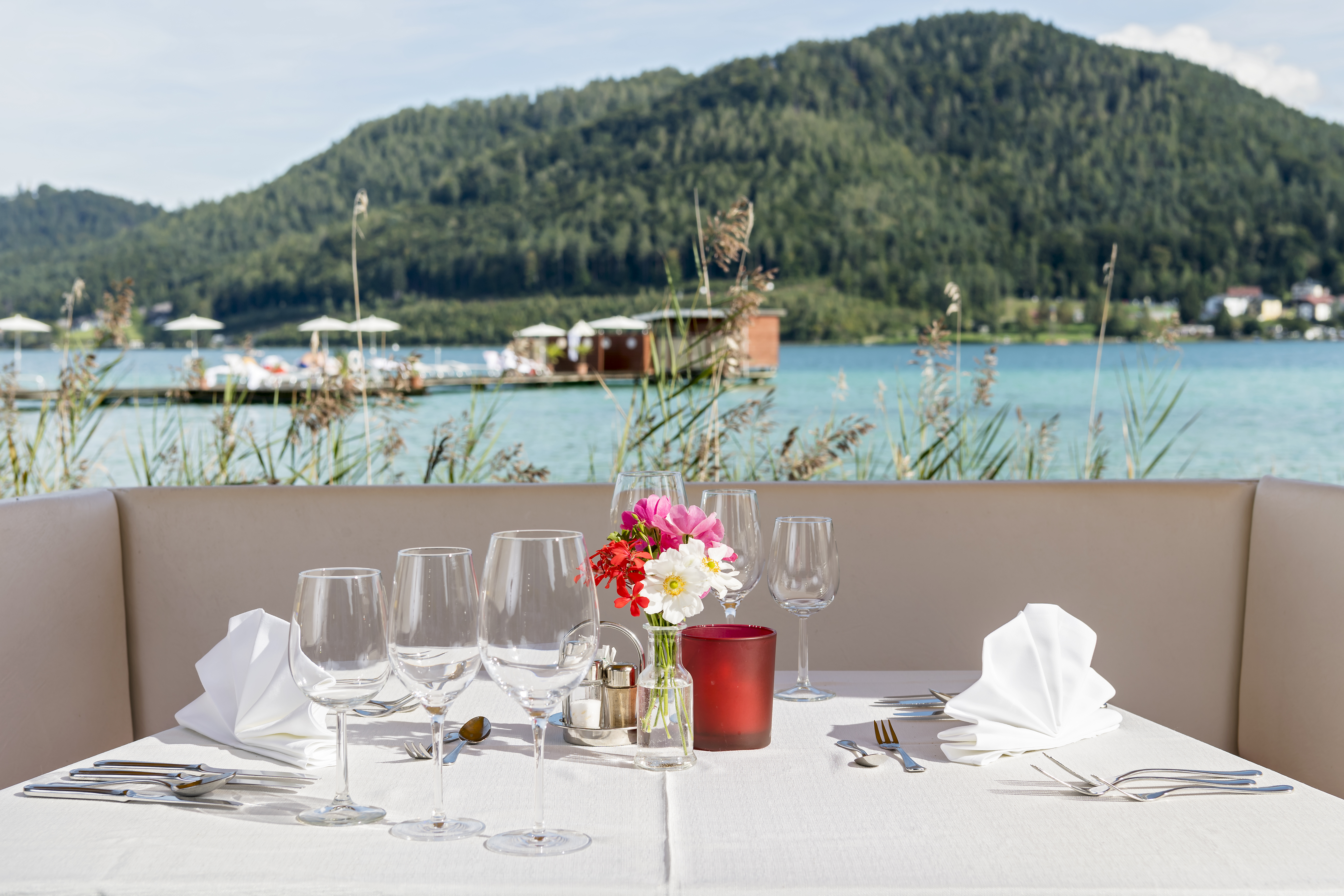 Urlaub am See: Restaurant am Wasser - Baby + Kinderhotel Sonnelino
