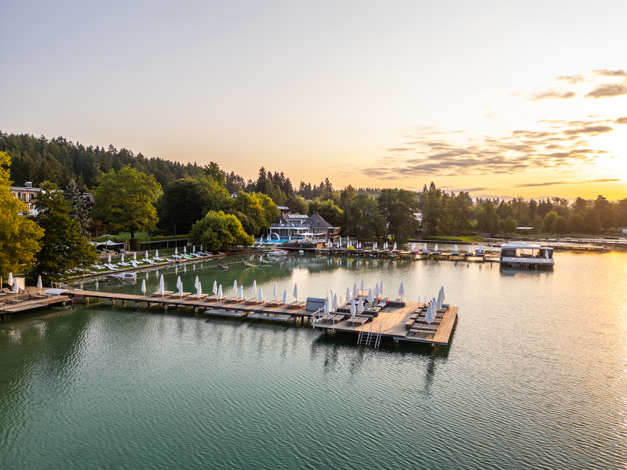 Hotels am See - Klassifizierung: 4 Sterne - Klopeiner See - Außenansicht - Wellnessresort Amerika-Holzer am See