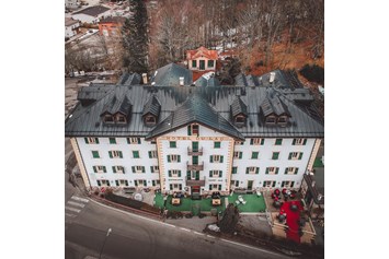 Urlaub am See: Drone Wew - Hotel Du Lac Parc & Residence