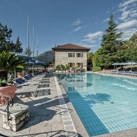 Urlaub am See: Hotel Beach Resort Parco San Marco