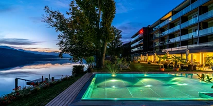 Hotels am See - Verpflegung: Frühstück - Infinitypool bei Nacht - villa Postillion am See