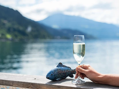 Hotels am See - Millstatt - Ein Glas Sekt am See - Seeglück Hotel Forelle**** S Millstatt