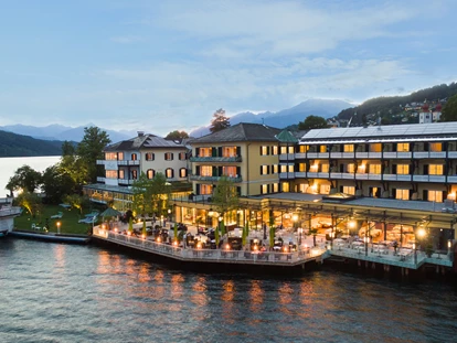 Hotels am See - Millstatt - Das Hotel Forelle bei Dämmerung - Seeglück Hotel Forelle**** S Millstatt