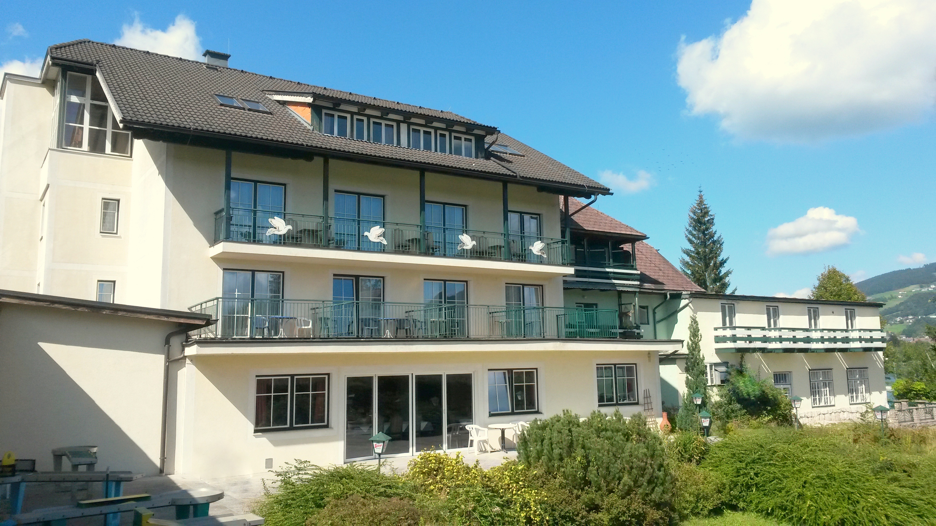 Urlaub am See: Seegasthof Weisse Taube Mondsee - Seegasthof & Segelschule Weisse Taube