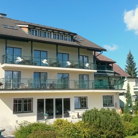 Urlaub am See: Seegasthof Weisse Taube Mondsee - Seegasthof & Segelschule Weisse Taube