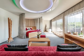 Urlaub am See: Panorama-Suite mit Himmelbett, freistehender Badewanne und großer Dachterrasse - Ritzenhof 4*s Hotel und Spa am See