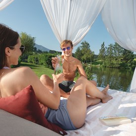 Urlaub am See: Mit der neuen Lakeside Bar kommt der Lieblingsdrink zur Liege! - Ritzenhof - Hotel und Spa am See