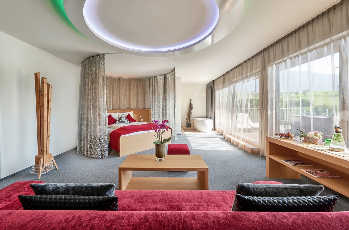 Urlaub am See: Panorama-Suite mit Himmelbett, freistehender Badewanne und großer Dachterrasse - Ritzenhof - Hotel und Spa am See