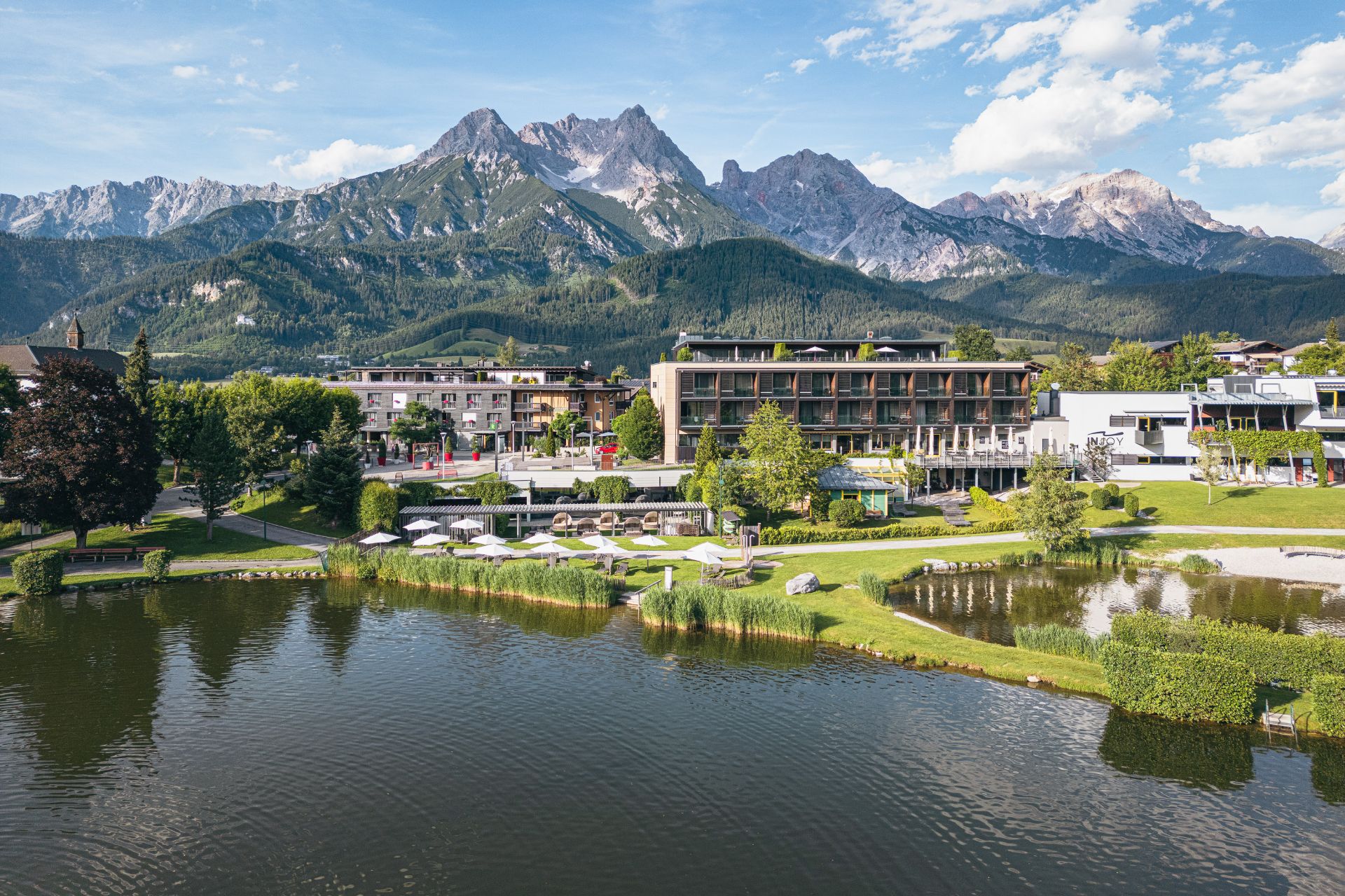 Traumhafte Lage, offers Panorama-Seeblick und direkter Seezugang!