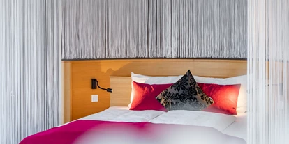 Hotels am See - FKK-Strand - Bett Panoramasuite Seeblick - Ritzenhof - Hotel und Spa am See