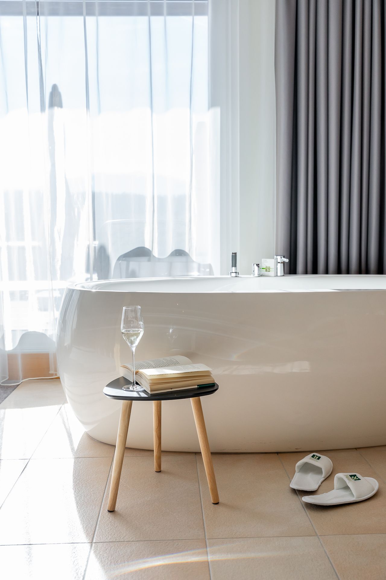 Urlaub am See: Badewanne Panoramasuite Seeblick - Ritzenhof - Hotel und Spa am See