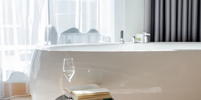 Hotels am See - FKK-Strand - Badewanne Panoramasuite Seeblick - Ritzenhof - Hotel und Spa am See