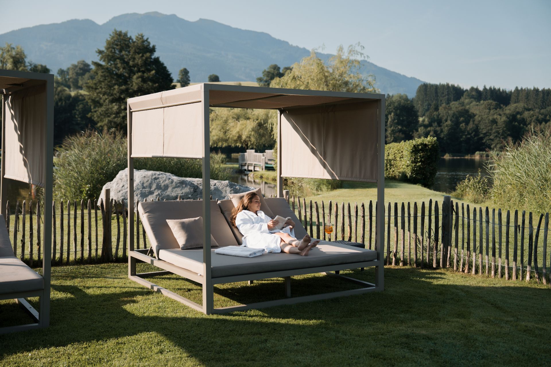 Hotels am See - Salzburg - Outdoor-Lounge im Spa am See - Ritzenhof - Hotel und Spa am See