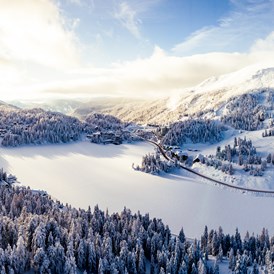 Urlaub am See: Turracher Höhe mit Turracher See im Winter - Hotel Hochschober