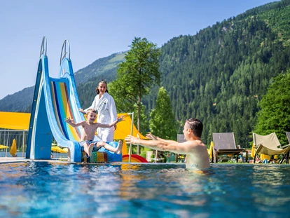 Hotels am See - Millstatt - Outdoor Pool mit Rutsche  - Familien - Sportresort BRENNSEEHOF