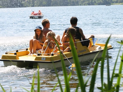 Hotels am See - Millstatt - Tretboot beim Brennseehof - Familien - Sportresort BRENNSEEHOF