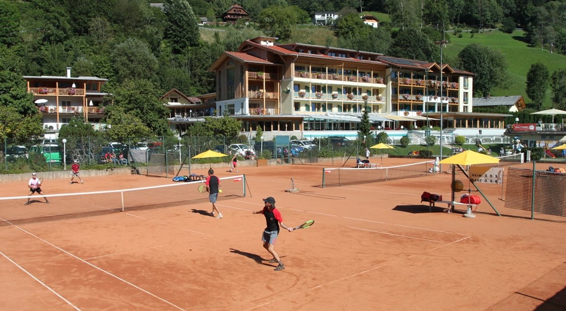 Urlaub am See: Tennisspiel  - Familien - Sportresort BRENNSEEHOF 