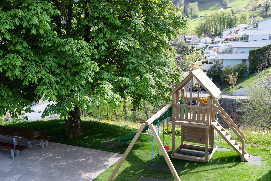 Urlaub am See: Spielplatz für die Kinder - Panoramahotel-Restaurant Roggerli