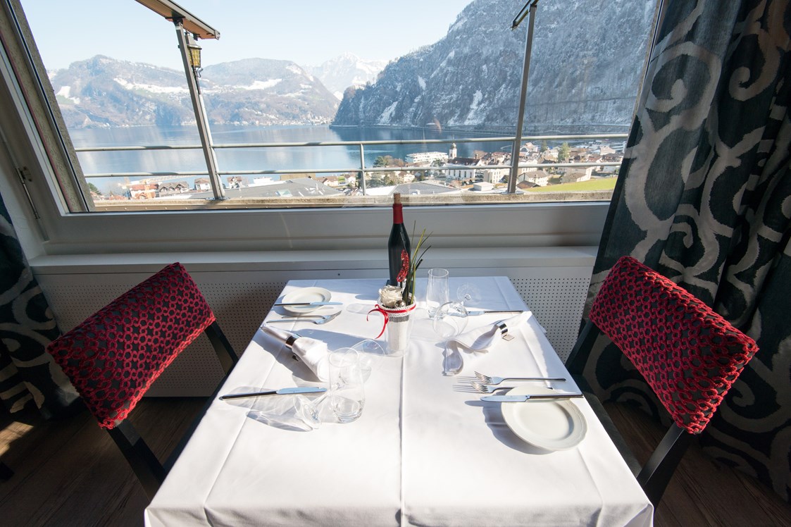 Urlaub am See: Innenbereich Restaurant Saal - Panoramahotel-Restaurant Roggerli