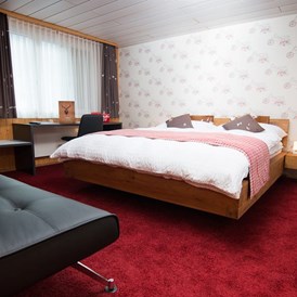 Urlaub am See: Dreibettzimmer mit Bergblick ohne Balkon - Panoramahotel-Restaurant Roggerli