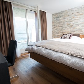 Urlaub am See: Doppelzimmer mit Seeblich und Balkon - Panoramahotel-Restaurant Roggerli