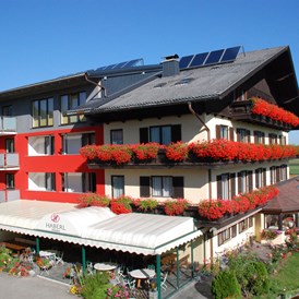 Urlaub am See: Hotel Haberl - Hausansicht - Hotel Haberl - Attersee