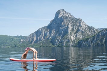 Urlaub am See: Yoga am SUP am Traunsee - SUP´s kostenfrei für Hotelgäste - Post am See