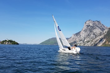Urlaub am See: Segeln am Traunsee - Post am See