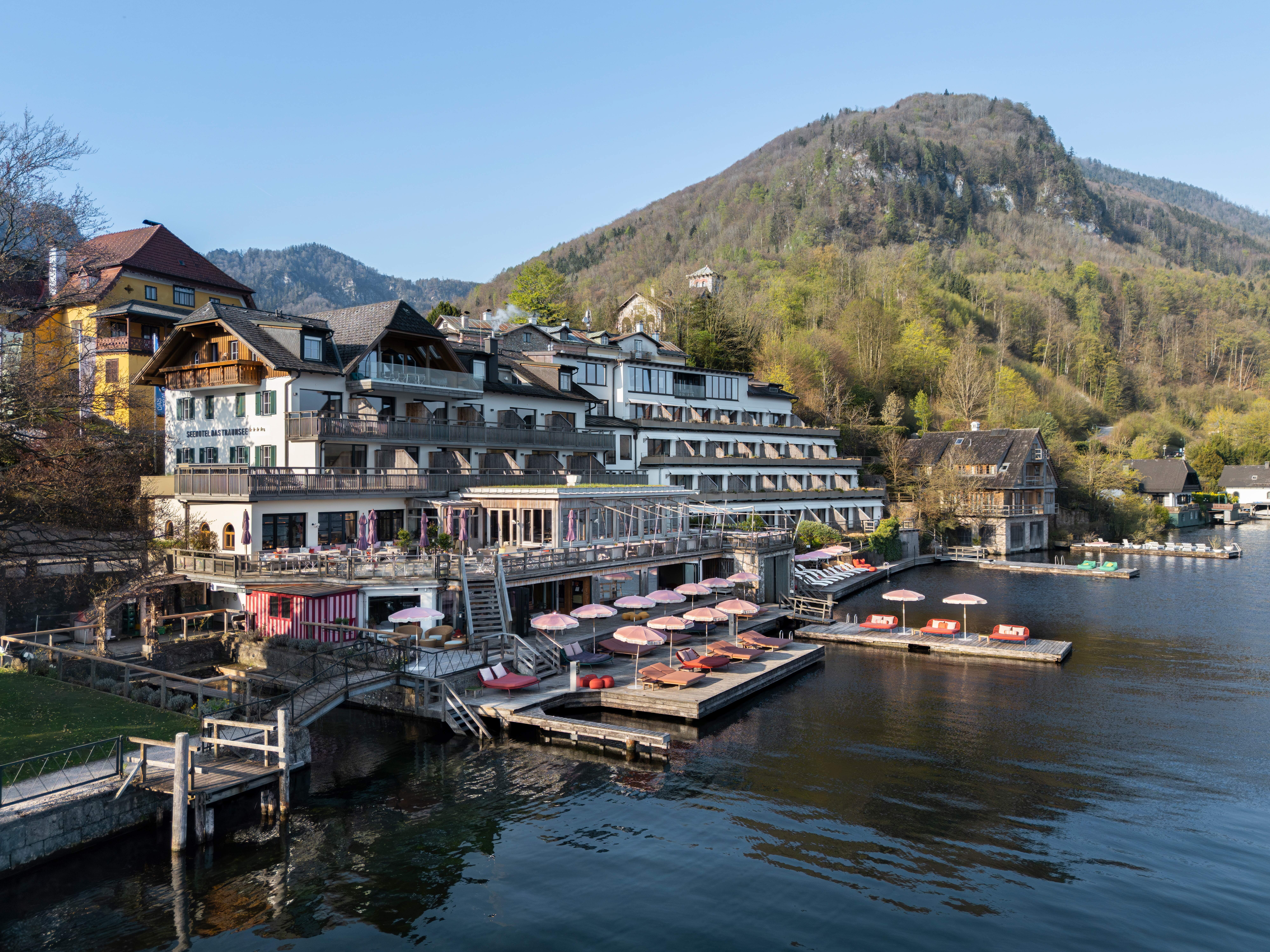 Hotels am See - Garten mit Seezugang - Salzkammergut - Hotel Außenansicht - Das Traunsee - Das Hotel zum See
