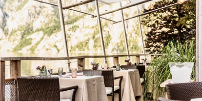 Hotels am See - Verpflegung: Frühstück - Terrasse vom Restaurant Bootshaus - Seehotel Das Traunsee
