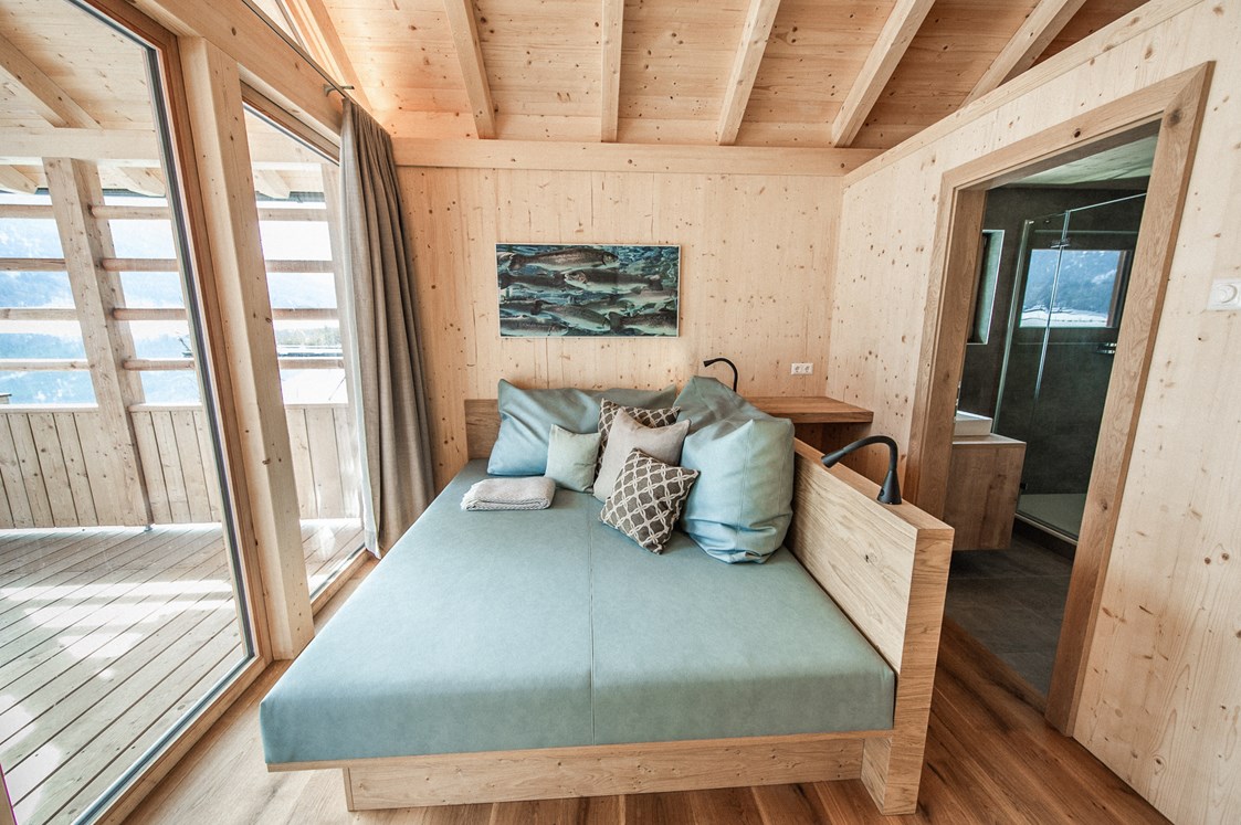 Urlaub am See: Badehaus mit Daybett zum Lesen und Entspannen - Im Franzerl am Weissensee