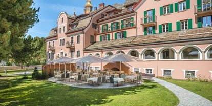 Hotels am See - Verpflegung: Frühstück - Terrasse im grosszügigen Hotelpark - Parkhotel Margna