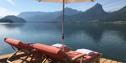 Hotels am See - Verpflegung: Frühstück - Für Sie reserviert : gepolsterte Sonnenliegen direkt am Wolfgangsee
 - Hotel Furian