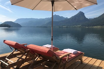 Urlaub am See: Für Sie reserviert : gepolsterte Sonnenliegen direkt am Wolfgangsee
 - Hotel Furian
