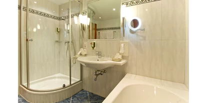 Hotels am See - Verpflegung: Frühstück - Badezimmer (Badewanne & Dusche)
WC extra - Hotel Weisser Hirsch