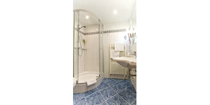 Hotels am See - Verpflegung: Frühstück - Badezimmer (Dusche & WC) - Hotel Weisser Hirsch