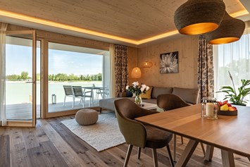 Urlaub am See: Wohnküche mit eigenem Steg am See ... Residenzen am See - VILA VITA Pannonia