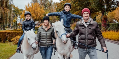 Hotels am See - Verpflegung: Frühstück - Ponyreiten in unserer 200ha großen Anlage - VILA VITA Pannonia