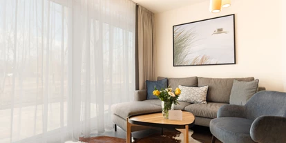 Hotels am See - Verpflegung: Frühstück - Bungalow B2 - Wohnzimmer - VILA VITA Pannonia