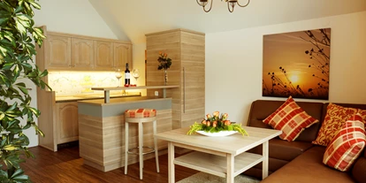 Hotels am See - Verpflegung: Frühstück - Bungalow B1 - Wohn- & Essbereich  - VILA VITA Pannonia