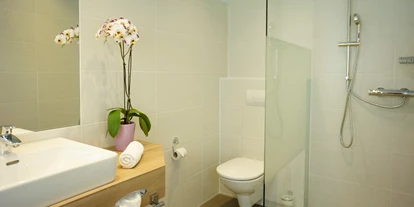 Hotels am See - Verpflegung: Frühstück - Bungalow B1 - Badezimmer - VILA VITA Pannonia